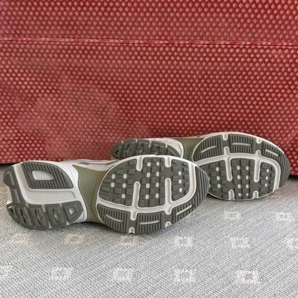 Nike Light Gray V2K Run Sneaker Brand New Never Worn - Picture 10 of 10